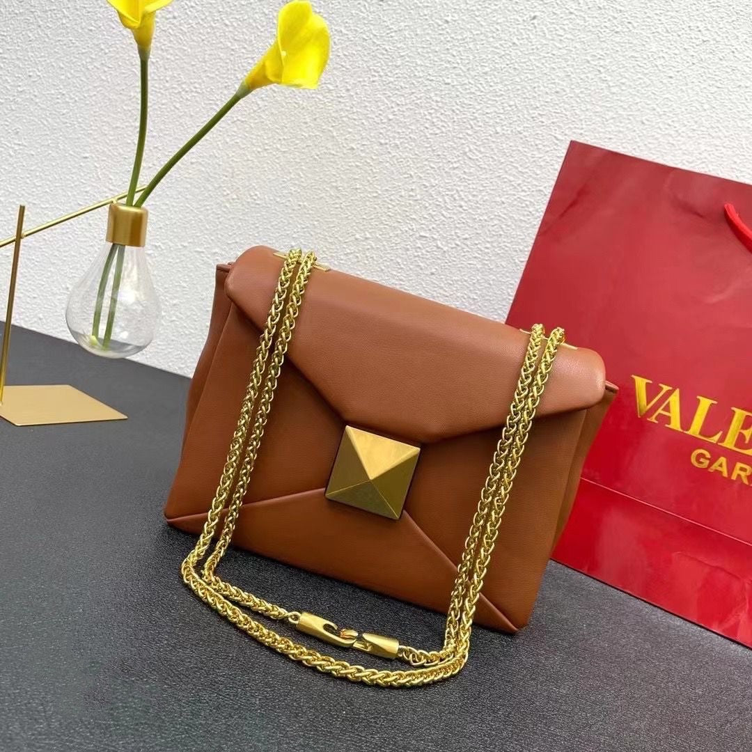 Valentino One Stud chain bag